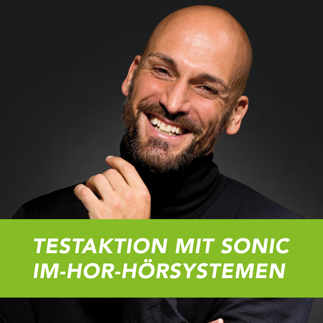Grafik Sonic Testaktion Junger Mann blickt freundlich lächelnd